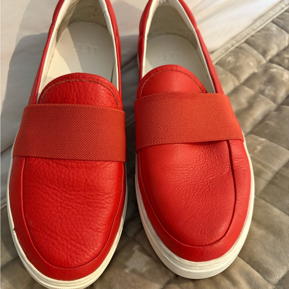 UGG women’s slip on sneaker loafer